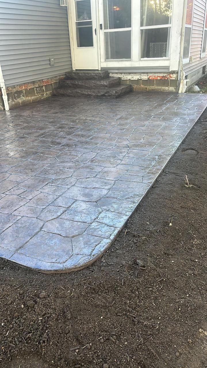 Cobblestone stamped concrete patio with rounded steps