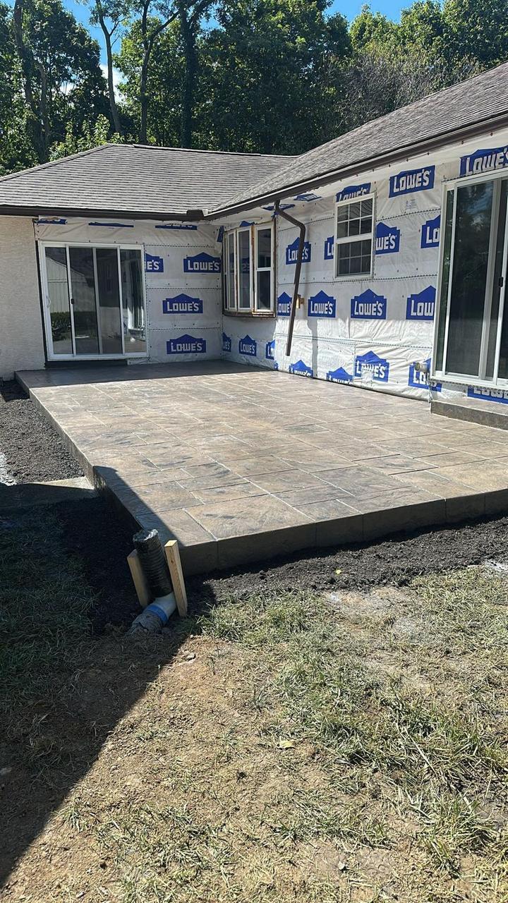 Large grey ashlar slate stamped concrete patio with charcoal border, Columbus OH