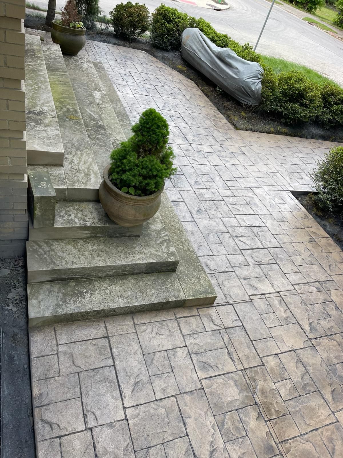 Stamped concrete front walkway and steps with slate pattern