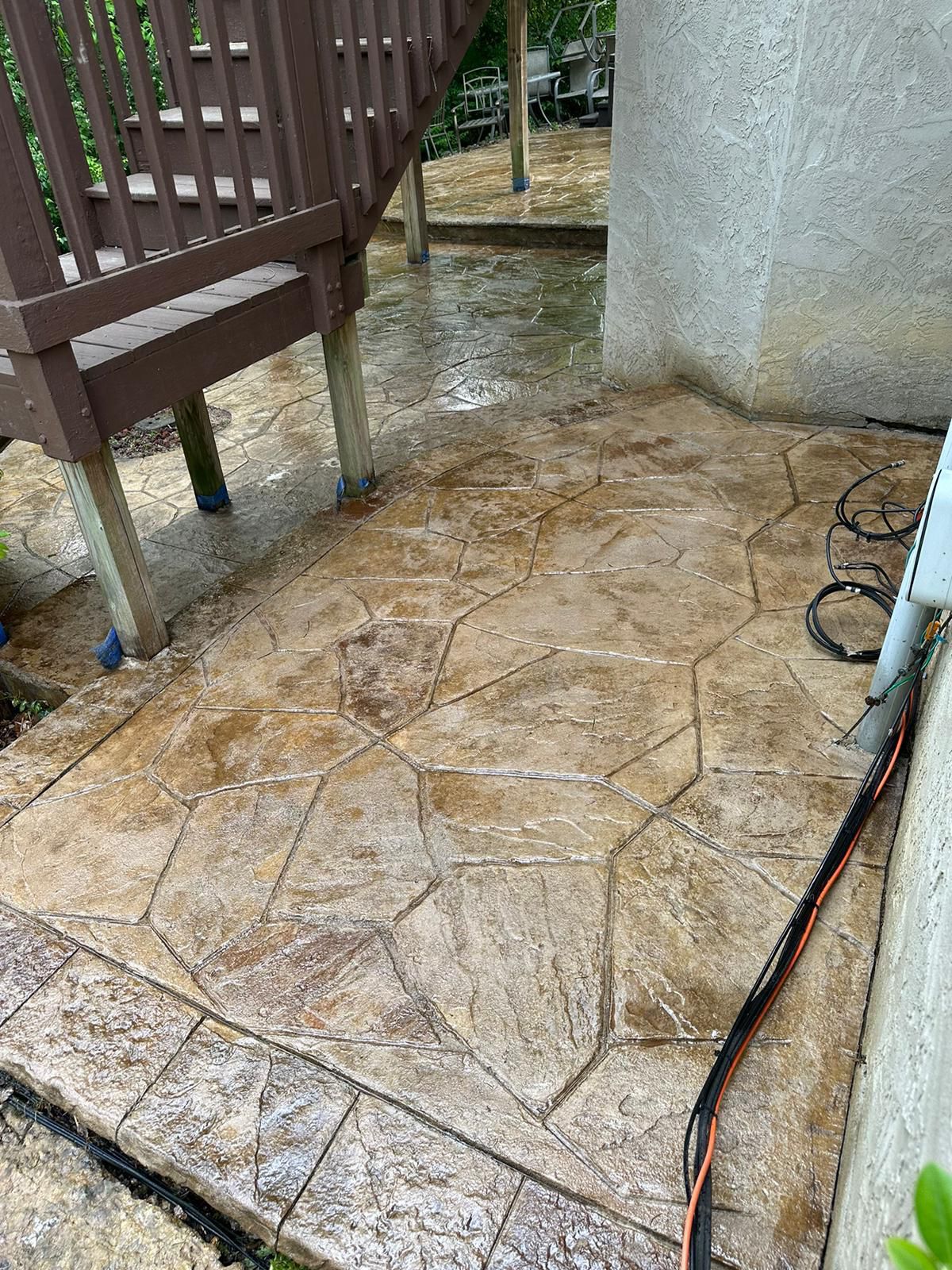 Flagstone stamped concrete with irregular stones