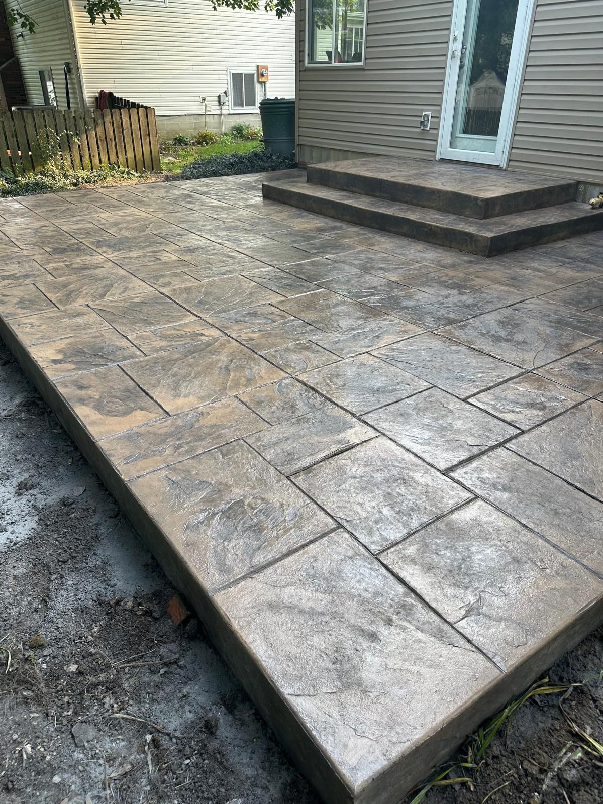 Stamped concrete patio with ashlar slate pattern